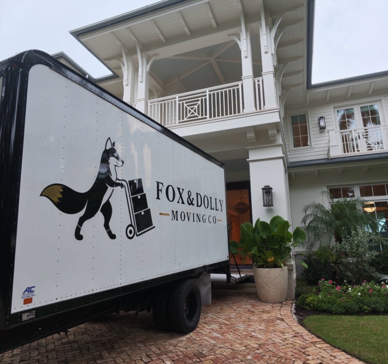 Fox and Dolly moving truck arriving at a Naples estate