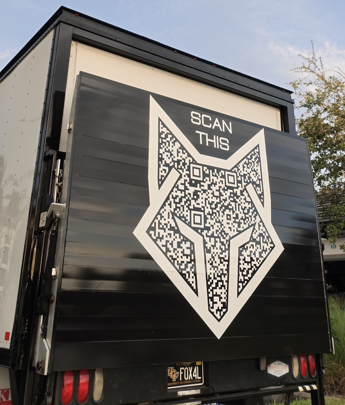 Fox & Dolly scan code displayed on the back of the moving truck